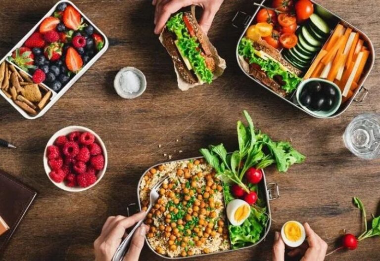 ăn uống lành mạnh vào bữa trưa