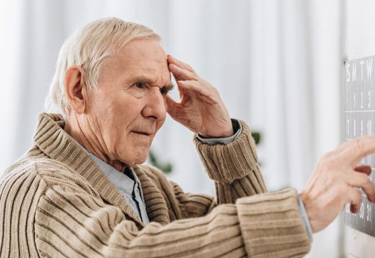 bệnh mất trí nhớ ở người già