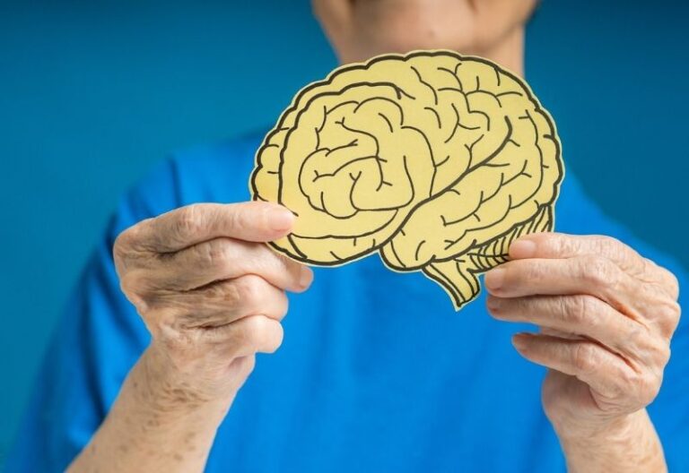 bệnh thoái hóa não ở người già