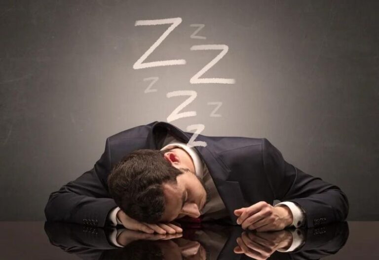 lúc nào cũng buồn ngủ mệt mỏi là bệnh gì