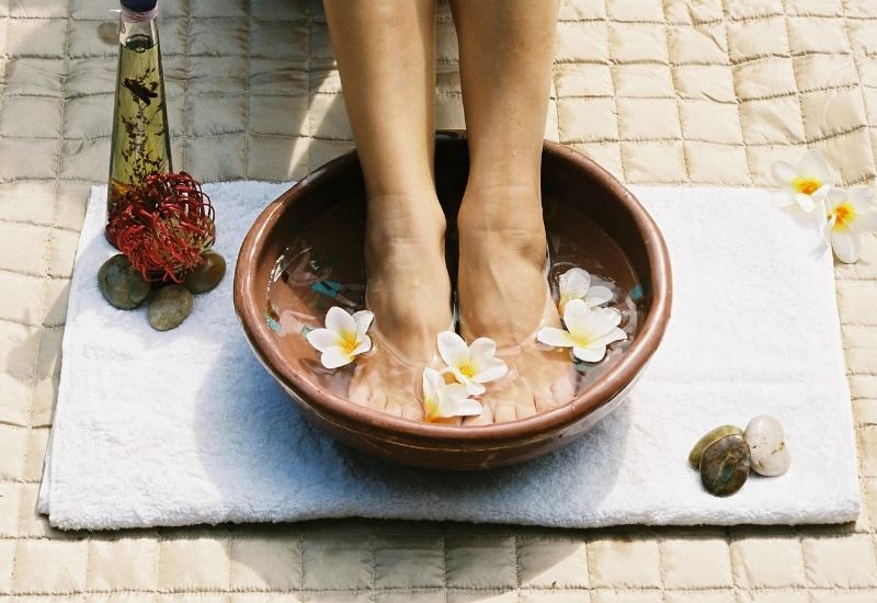 ngâm chân cải thiện giấc ngủ